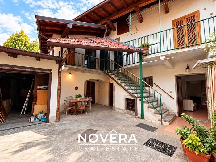Casa con 6 locali in vendita in Piazza San Sebastiano, Somma Lombardo