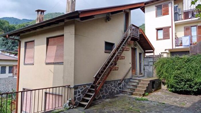 Casa trilocale in vendita in Via Monsignor Garga, Cesara