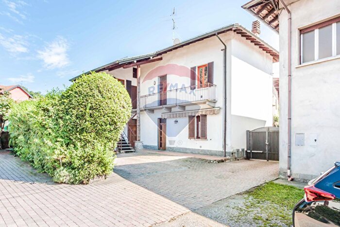 Appartamento trilocale in vendita in Taino