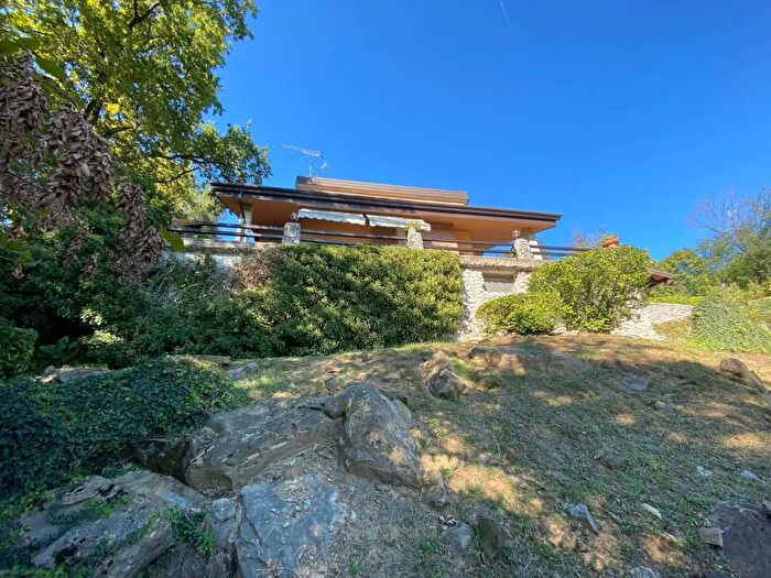 Casa con 6 locali in vendita in Torreano