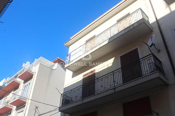 Appartamento con 6 locali in vendita in Via Aurelio Saffi, Scicli