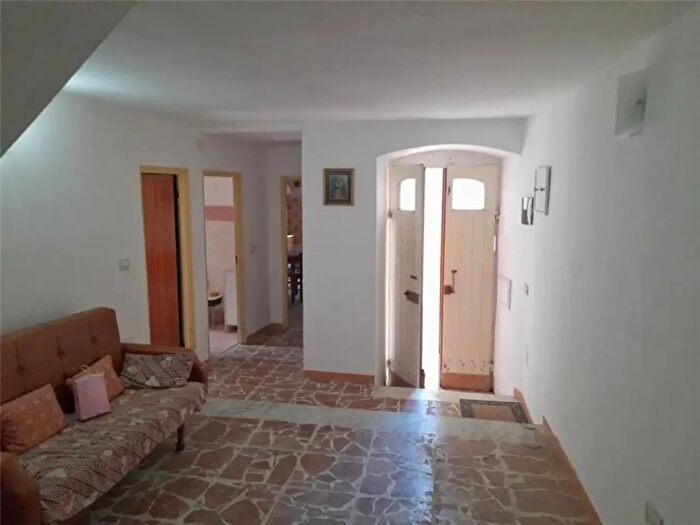 Casa con 6 locali in vendita in Cuglieri
