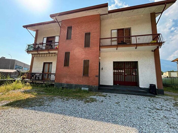 Appartamento trilocale in vendita in VIA GIACOMO MATTEOTTI, Centro, Dervio