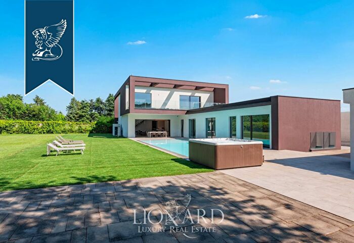 Casa quadrilocale in vendita in Agrate Brianza