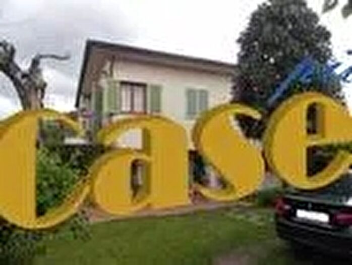 Casa con 12 locali in vendita in Massarosa