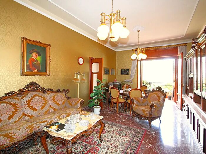 Casa con 6 locali in vendita in Via Provinciale Matino Parabita Le Italia, Parabita