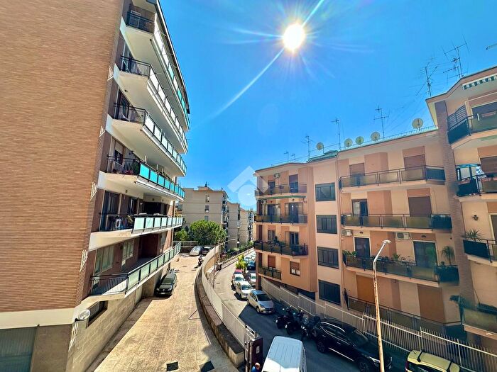 Appartamento quadrilocale in vendita in Via Domenico Fontana, Napoli