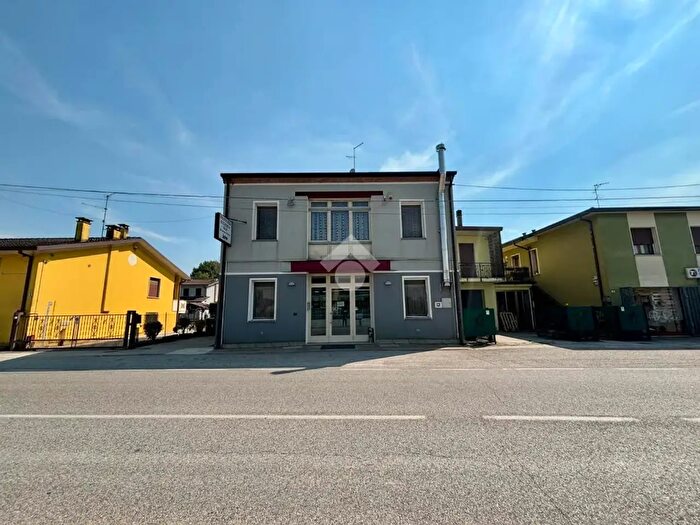 Casa quadrilocale in vendita in Via Umberto I°, Borgo Veneto