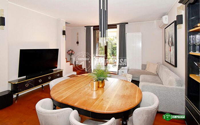 Casa quadrilocale in vendita in Via I Maggio, Buccinasco