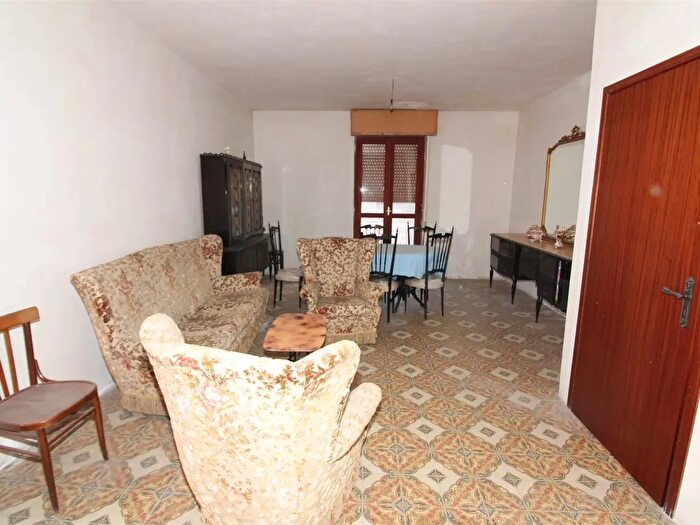 Appartamento con 5 locali in vendita in Via Pola, Lentini