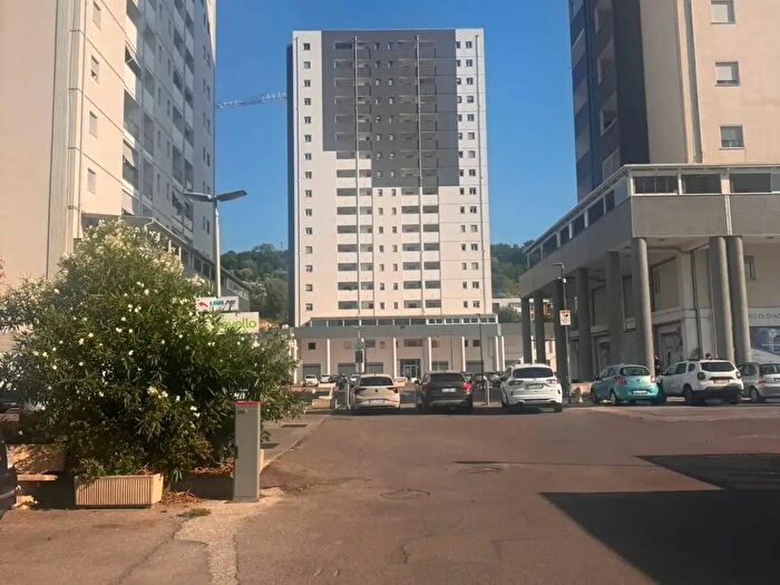 Appartamento trilocale in vendita in Via degli Stadi Snc, Cosenza