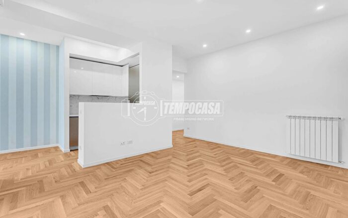 Appartamento trilocale in vendita in Via Giambellino, Milano