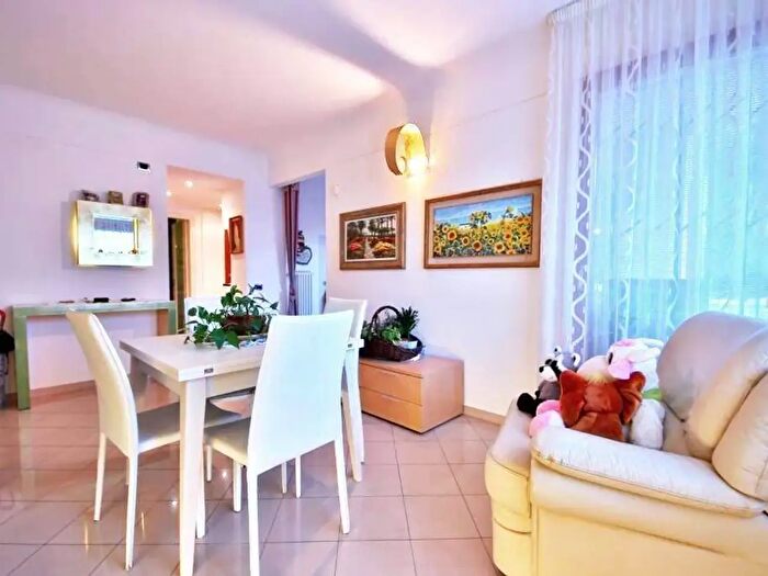 Appartamento con 5 locali in vendita in Via Terralba, Arenzano