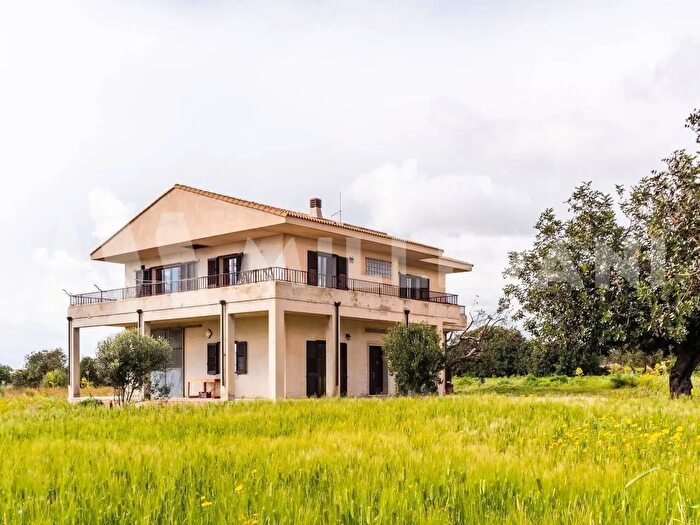 Casa con 7 locali in vendita in Via Nicolò Paganini, Scicli