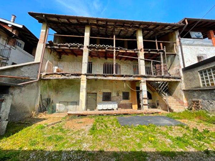 Casa con 6 locali in vendita in Via Santo Spirito, Casnigo