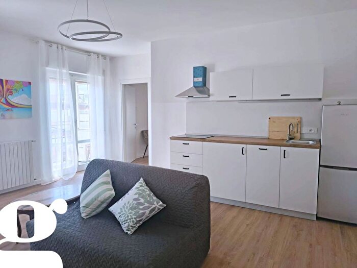 Appartamento bilocale in affitto in VIA EDOARDO NICOLARDI, Colli Aminei Capodimonte, Napoli