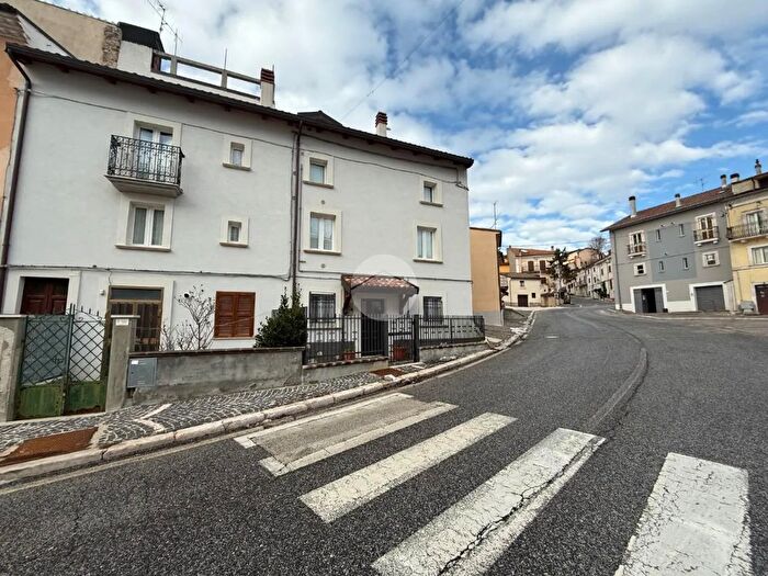 Casa quadrilocale in vendita in Via Nicola Sebastiani, Ovindoli