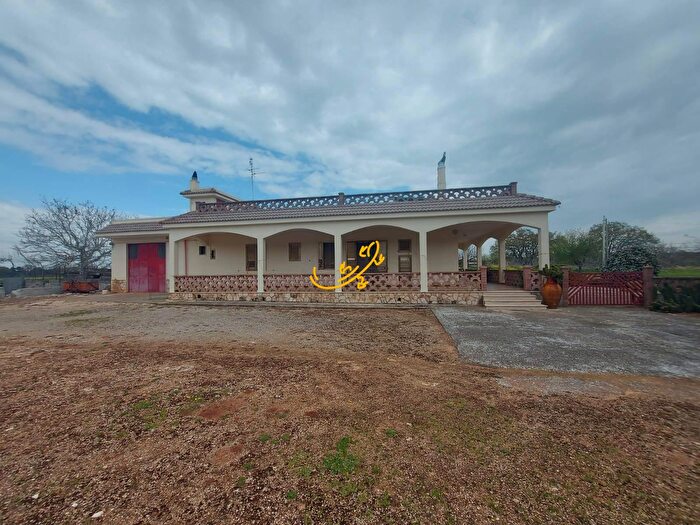 Casa con 8 locali in vendita in Zona d, Noci