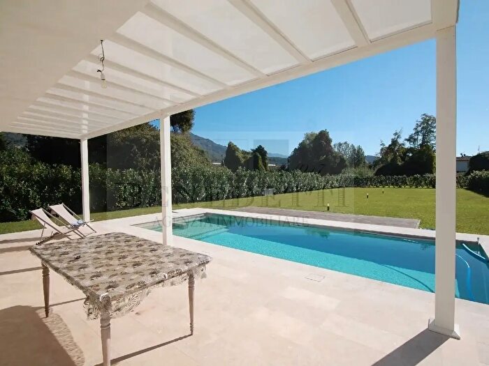 Casa con 9 locali in vendita in Via Calabria, Pietrasanta