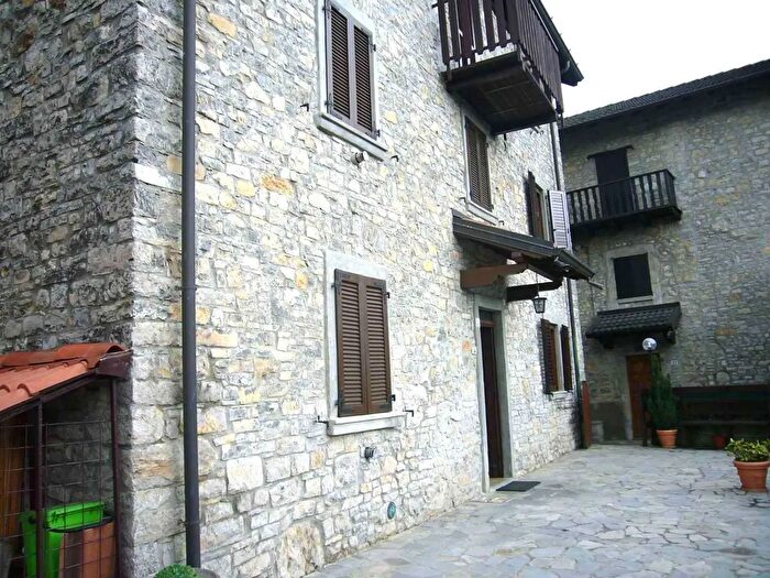 Casa trilocale in vendita in Via G Zelioli, SantOmobono Terme