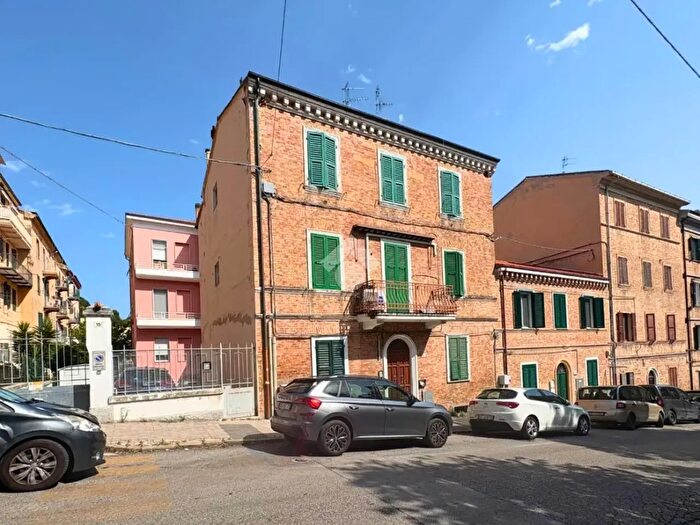 Appartamento quadrilocale in vendita in Via Goito, Ancona