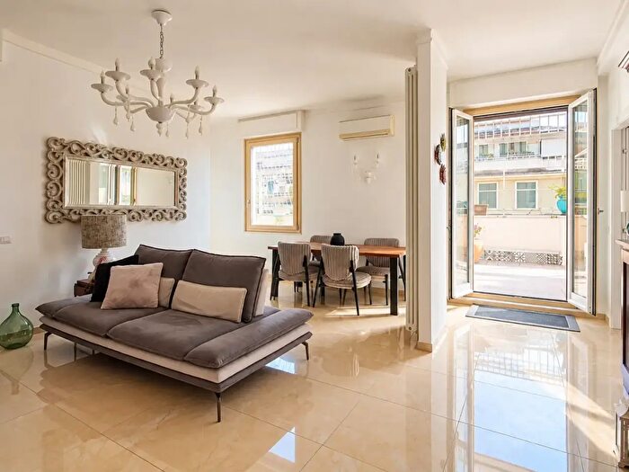 Appartamento trilocale in vendita in Via Paolo Paruta, Roma