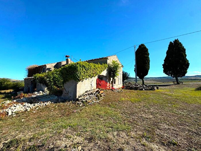 Casa con 10 locali in vendita in Fermo
