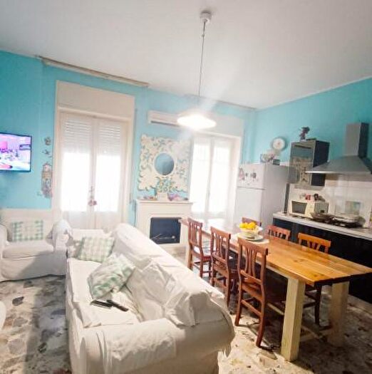 Appartamento con 6 locali in vendita in Via Simeto, Siracusa