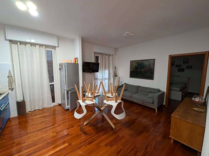 Appartamento trilocale in affitto in Viale Lucania, Corvetto, Milano