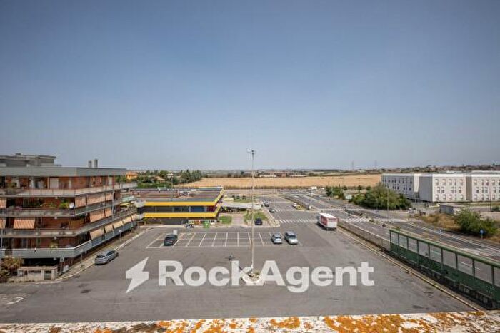 Appartamento con 5 locali in vendita in Via San Getullo, Roma