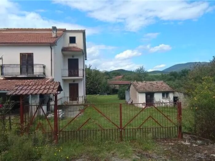 Casa con 8 locali in vendita in Esperia