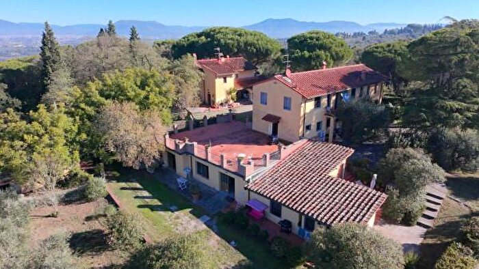 Casa con 6 locali in vendita in Lastra A Signa