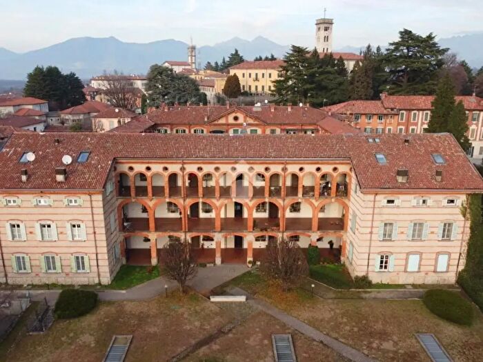 Appartamento trilocale in vendita in Via Nazario Sauro, Cremella