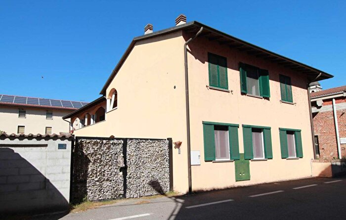 Casa quadrilocale in vendita in Via Luigi Leonardi, Casalino