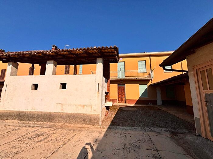 Casa con 5 locali in vendita in Gambolo