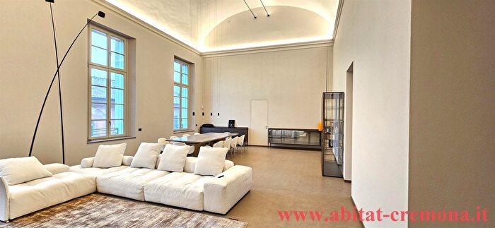 Appartamento con 5 locali in vendita in Via Colletta, Cremona