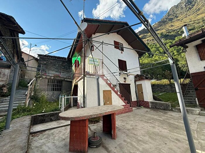 Casa trilocale in vendita in Via Arnas, Usseglio