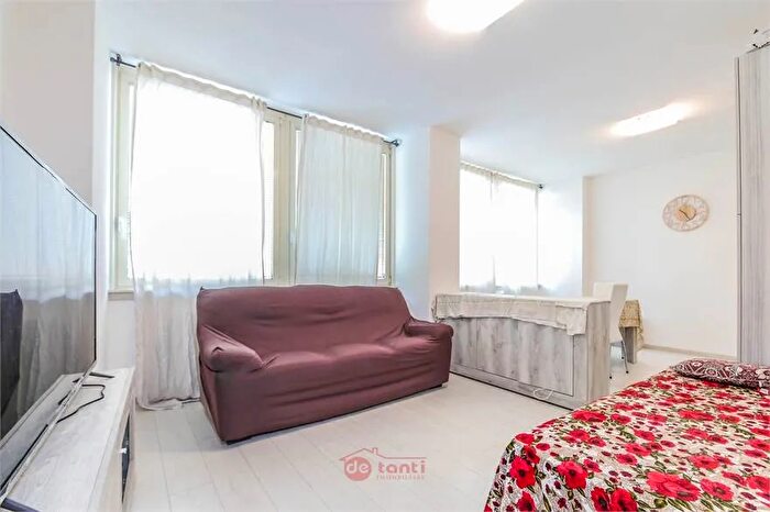 Appartamento trilocale in vendita in Via Mario del Grosso Chiavenna So, Chiavenna