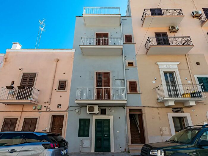 Casa quadrilocale in vendita in Via Bixio, Monopoli