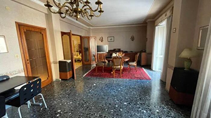 Appartamento con 6 locali in vendita in Via Aquilonia, Roma