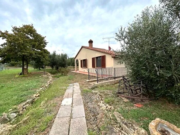 Casa bilocale in vendita in Cecina