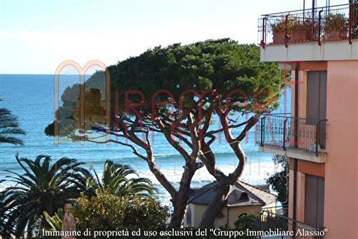 Appartamento trilocale in affitto in Alassio