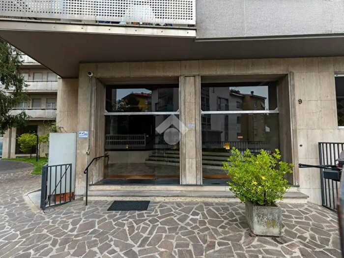 Appartamento quadrilocale in vendita in Via Guglielmo Longo, Bergamo