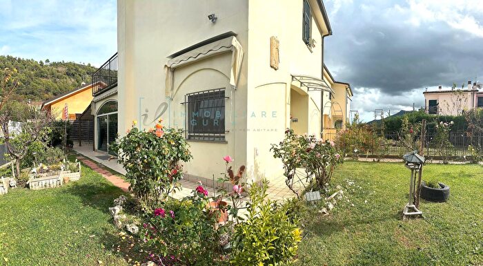 Casa con 6 locali in vendita in Via Scogliaira, Ortovero