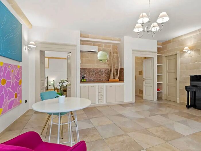 Casa con 7 locali in vendita in Piazzetta Chiesa Matrice, Avetrana