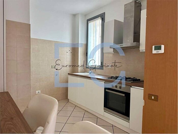 Appartamento trilocale in affitto in Centro, Gavirate