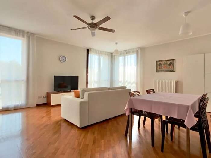 Appartamento trilocale in affitto in Via dei Sanmicheli, Brescia