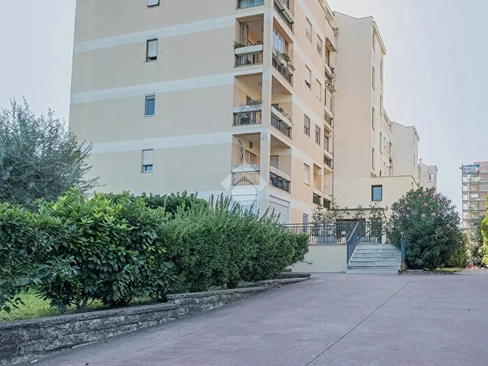 Appartamento quadrilocale in vendita in Via Spiro Valles, Roma