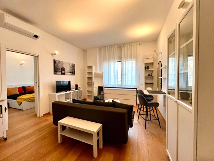 Appartamento bilocale in affitto in Piazza Luigi di Savoia, Centrale, Milano