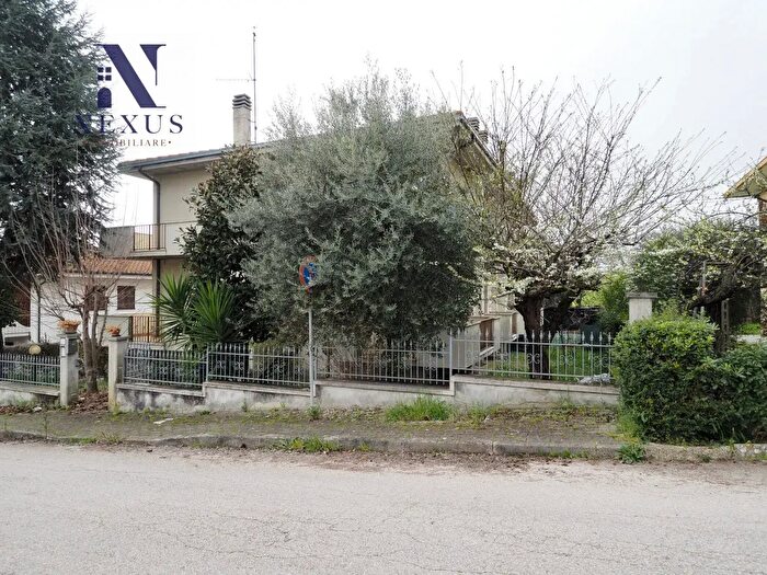 Appartamento trilocale in vendita in Via della Libertà, Monte Porzio